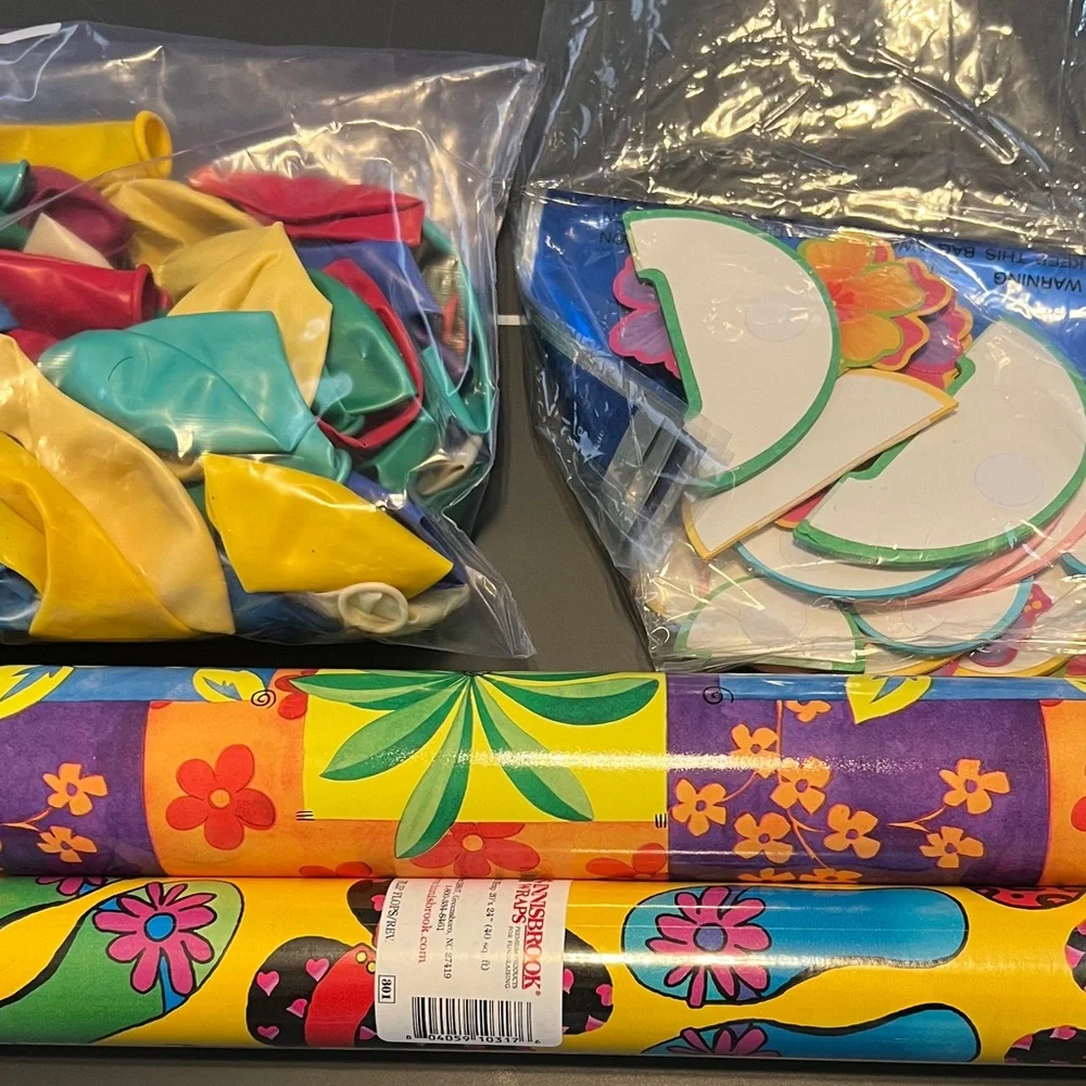 NWT Kohl's Flip Flop Party Set - 16 melamine plates, wrapping paper, balloons